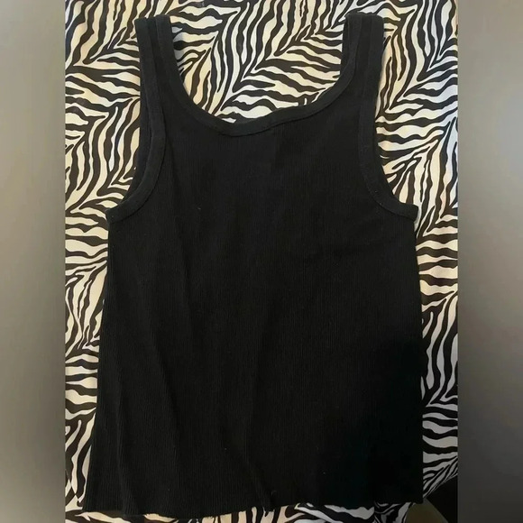BRANDY MELVILLE RIBBED LOGO CROPPED TANK ONE SIZE(M) - Picture 2 of 7